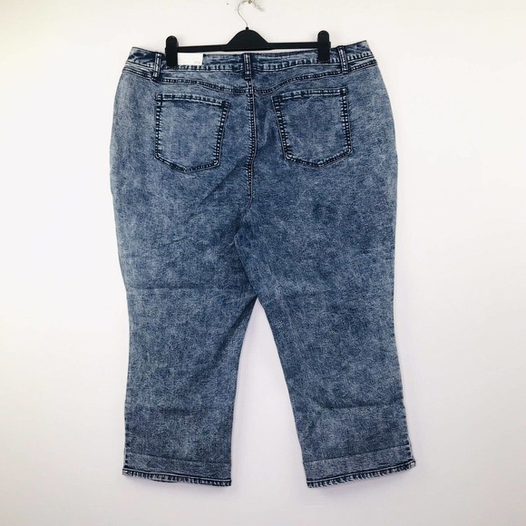 Maurices Women's 22W Capri High Rise Medium Wash Stretch 5 Pocket NWT G - Picture 5 of 5